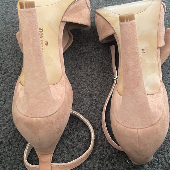 Kenneth Cole blush suede bow heels size 6 - Picture 11 of 11